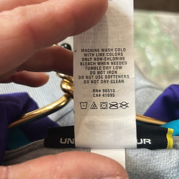 Under Armour Loose Fit Patch Logo Women’s Pullover Sweatshirt Size Small - Picture 8 of 9